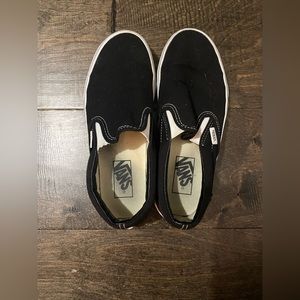 black women’s low top vans size 7.5. slightly worn.